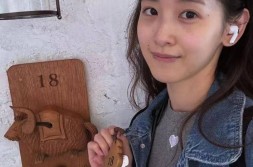 31岁奶茶妹妹章泽天晒旅行照!纯素颜出镜展示不一样的美